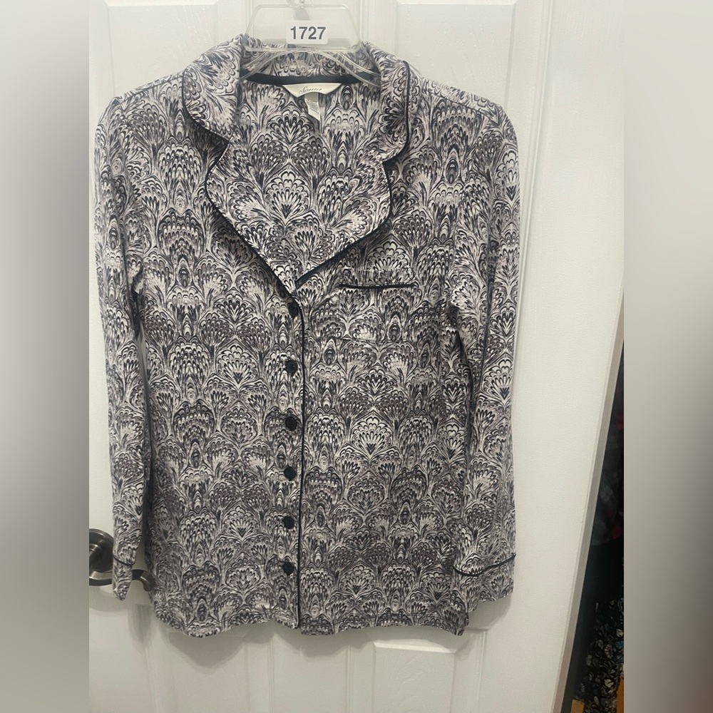 Soma Black and White Feather Pattern Top